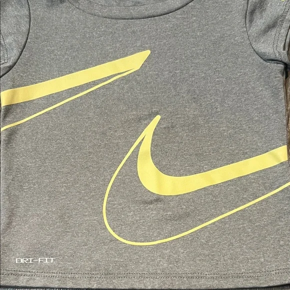 Nike Gray Tee and Yellow Shorts Set-Size 2T - Picture 8 of 9
